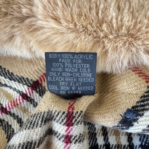 V. FRAAS Faux Fur Collar Tartan Plaid Ruana Fringe Hook Eye Open Poncho Wrap OS - Picture 9 of 9